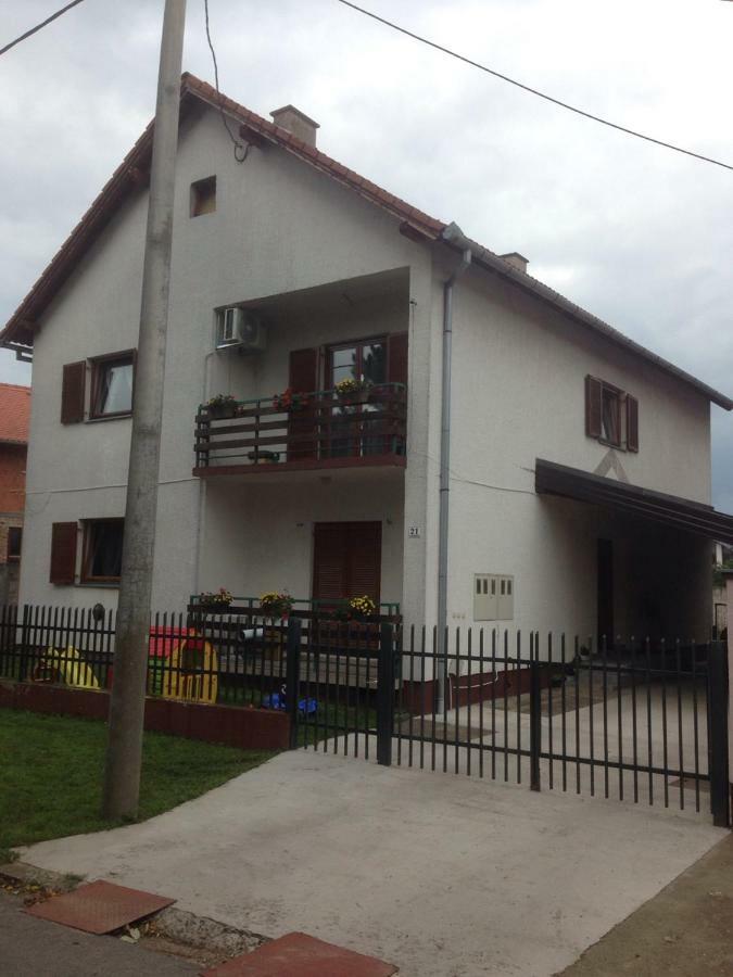 Apartmani Marin Вуковар Экстерьер фото